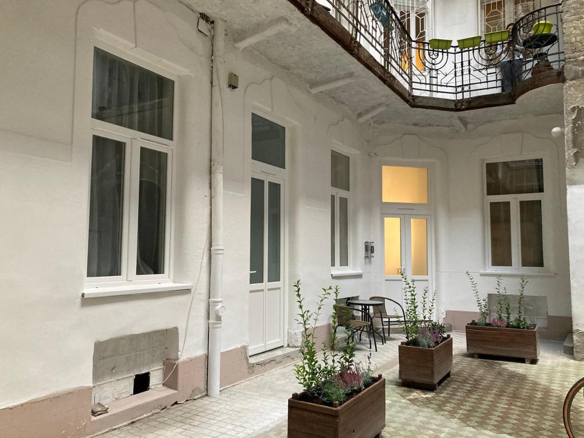 Carina Family Apartment Downtown Budapest Exteriör bild